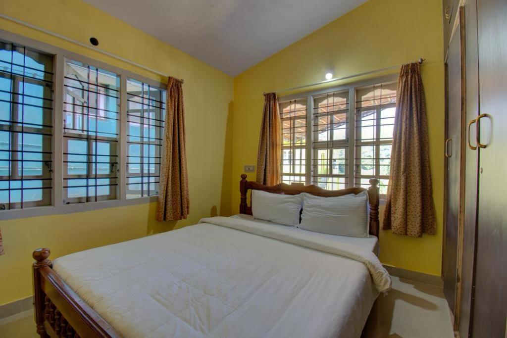 Green Land Estate Homestay 5 Rooms With Garden View Madikeri Exteriör bild